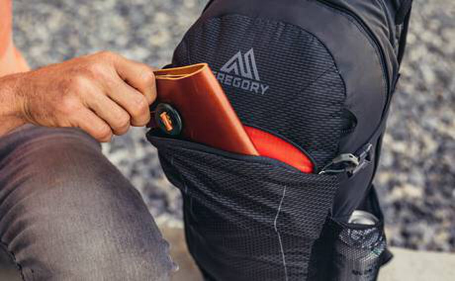 Gregory Nano 18, Front Zip Pocket